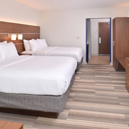 Holiday Inn Express & Suites Omaha Airport By Ihg Carter Lake Bagian luar foto
