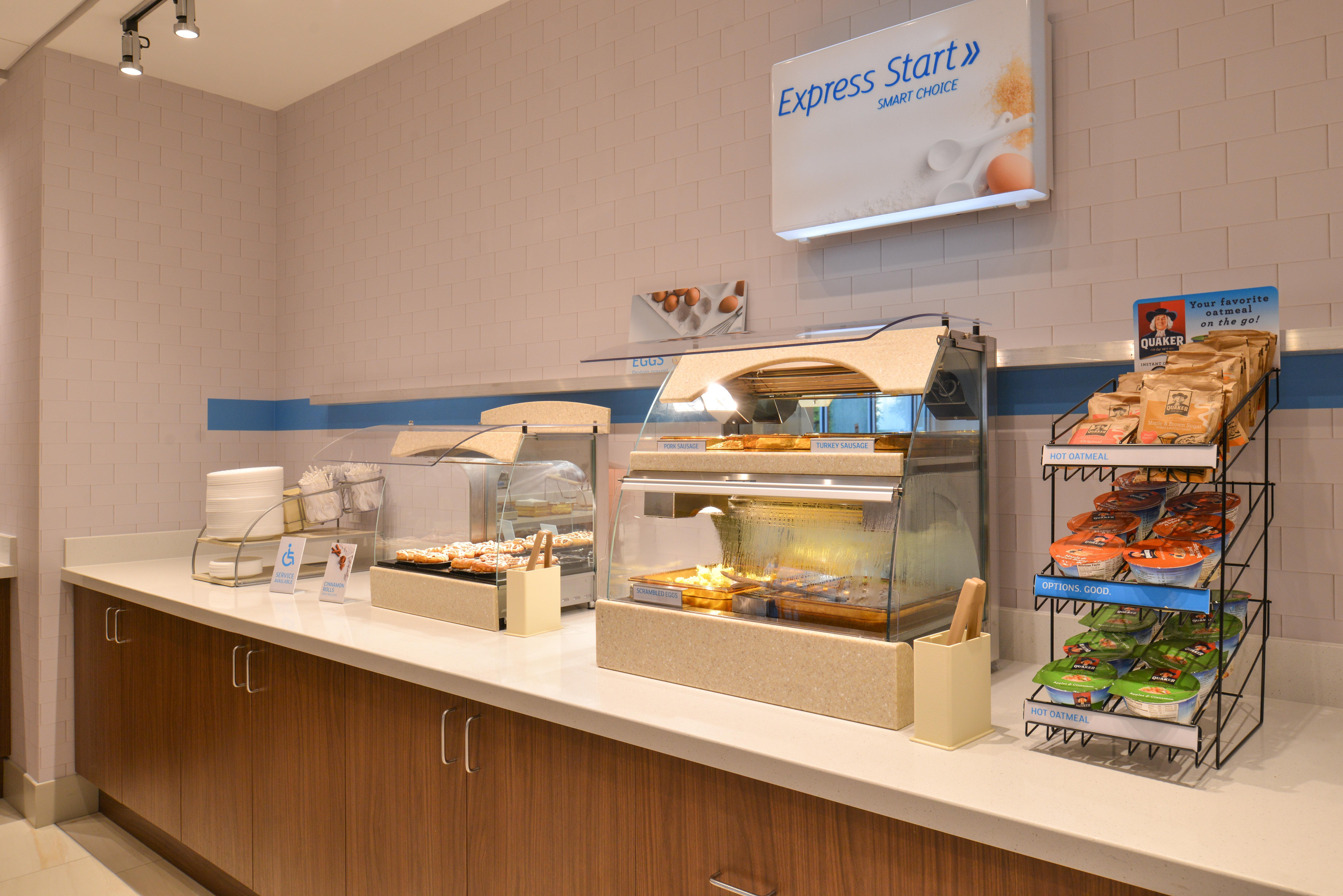 Holiday Inn Express & Suites Omaha Airport By Ihg Carter Lake Bagian luar foto
