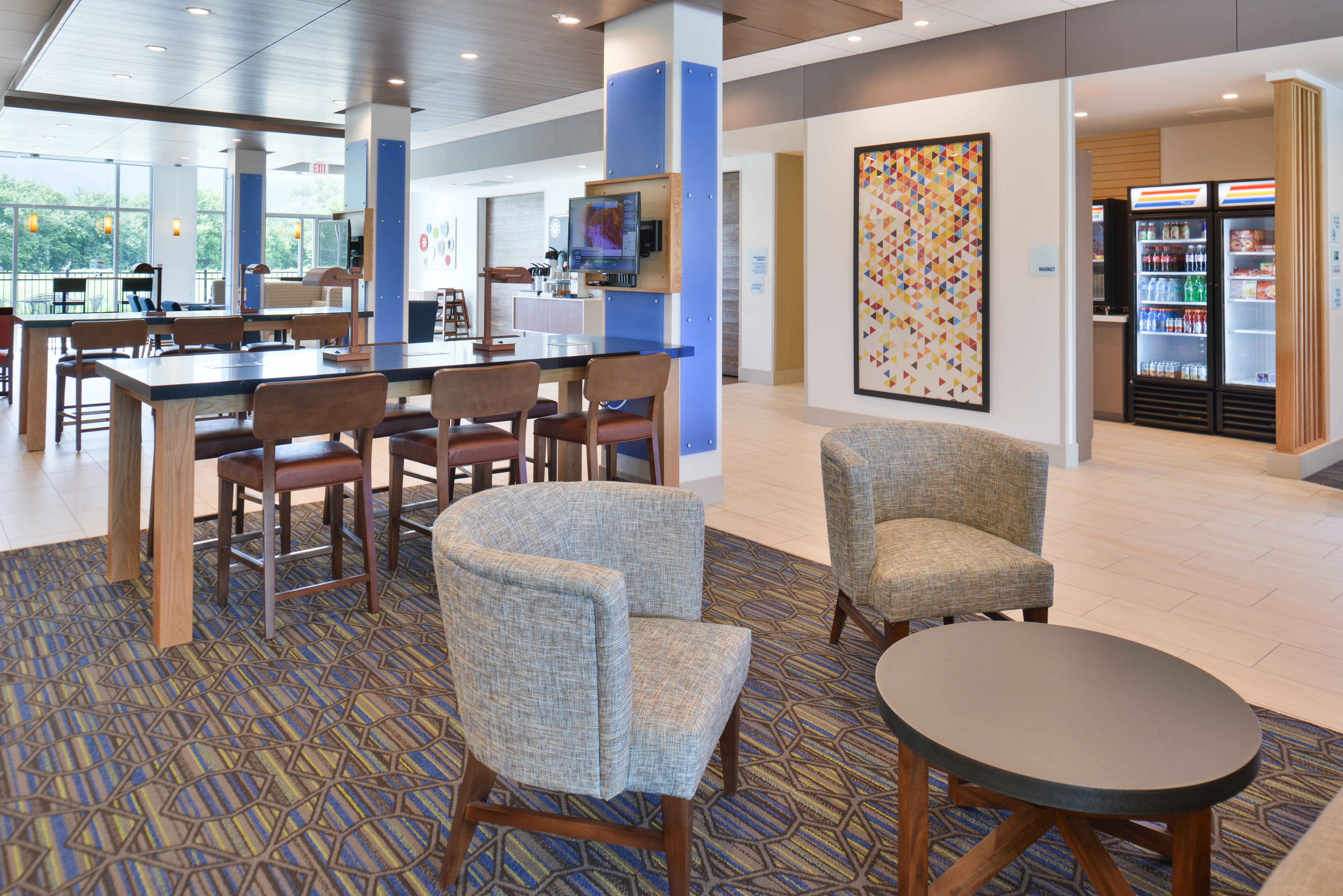 Holiday Inn Express & Suites Omaha Airport By Ihg Carter Lake Bagian luar foto