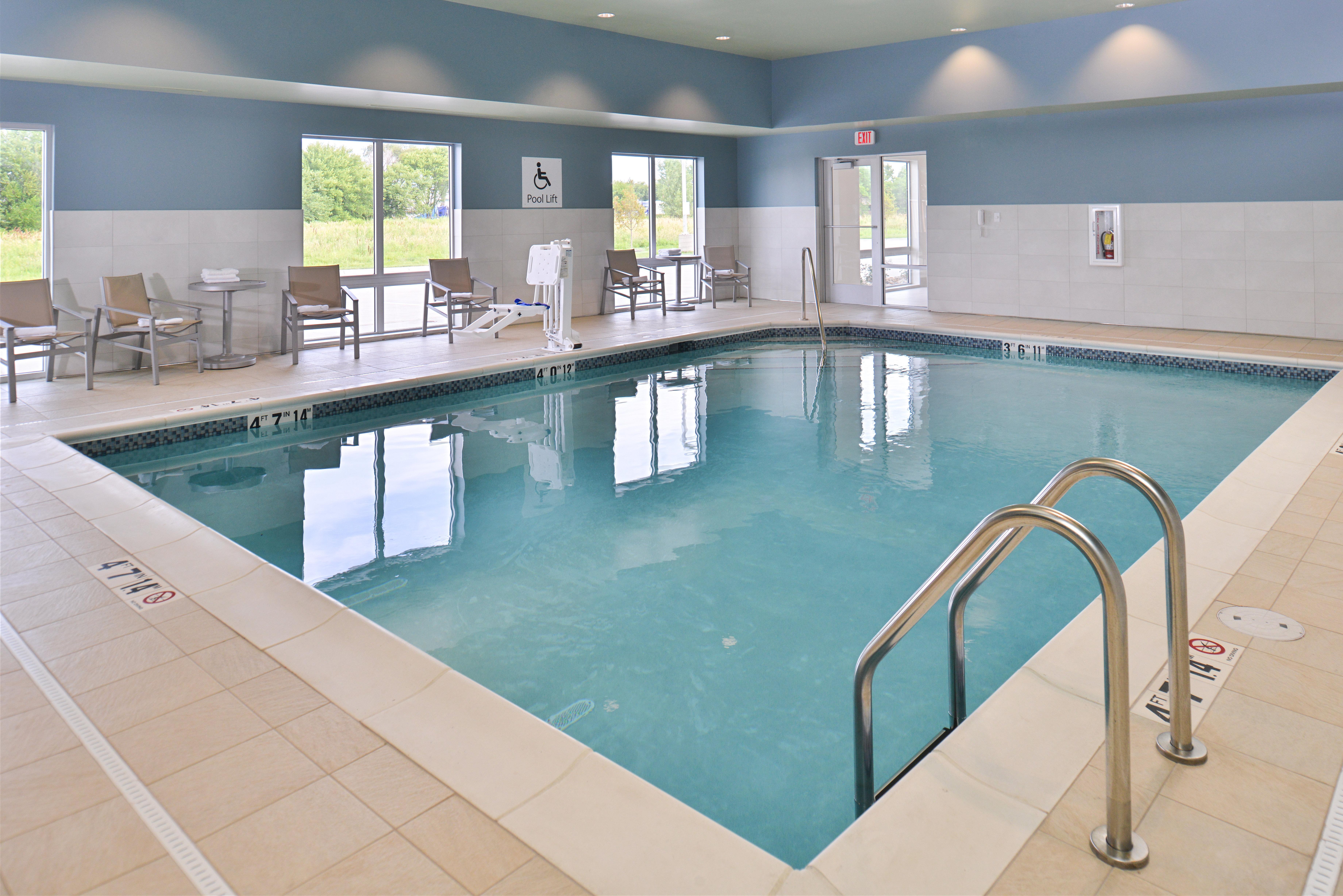 Holiday Inn Express & Suites Omaha Airport By Ihg Carter Lake Bagian luar foto