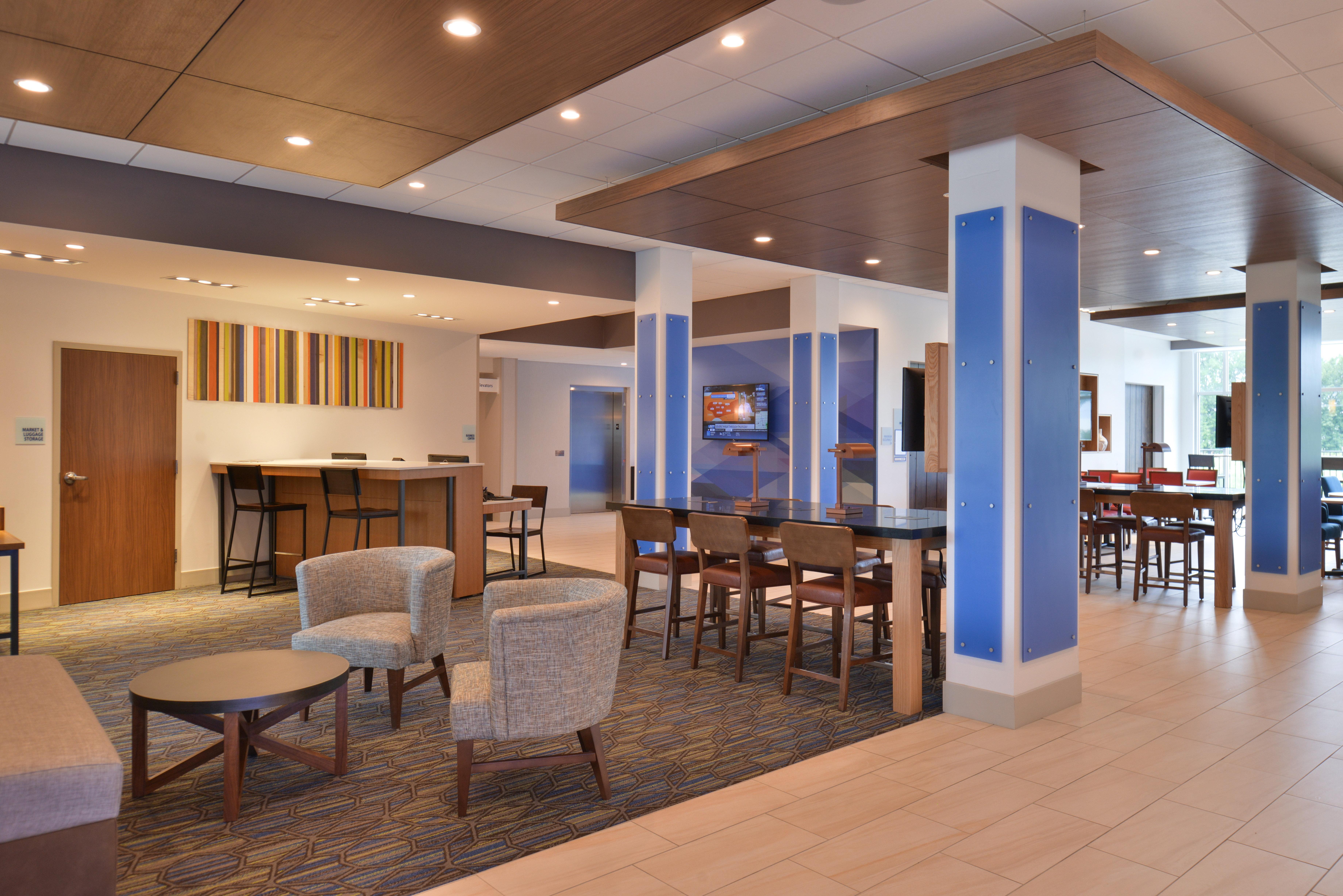 Holiday Inn Express & Suites Omaha Airport By Ihg Carter Lake Bagian luar foto