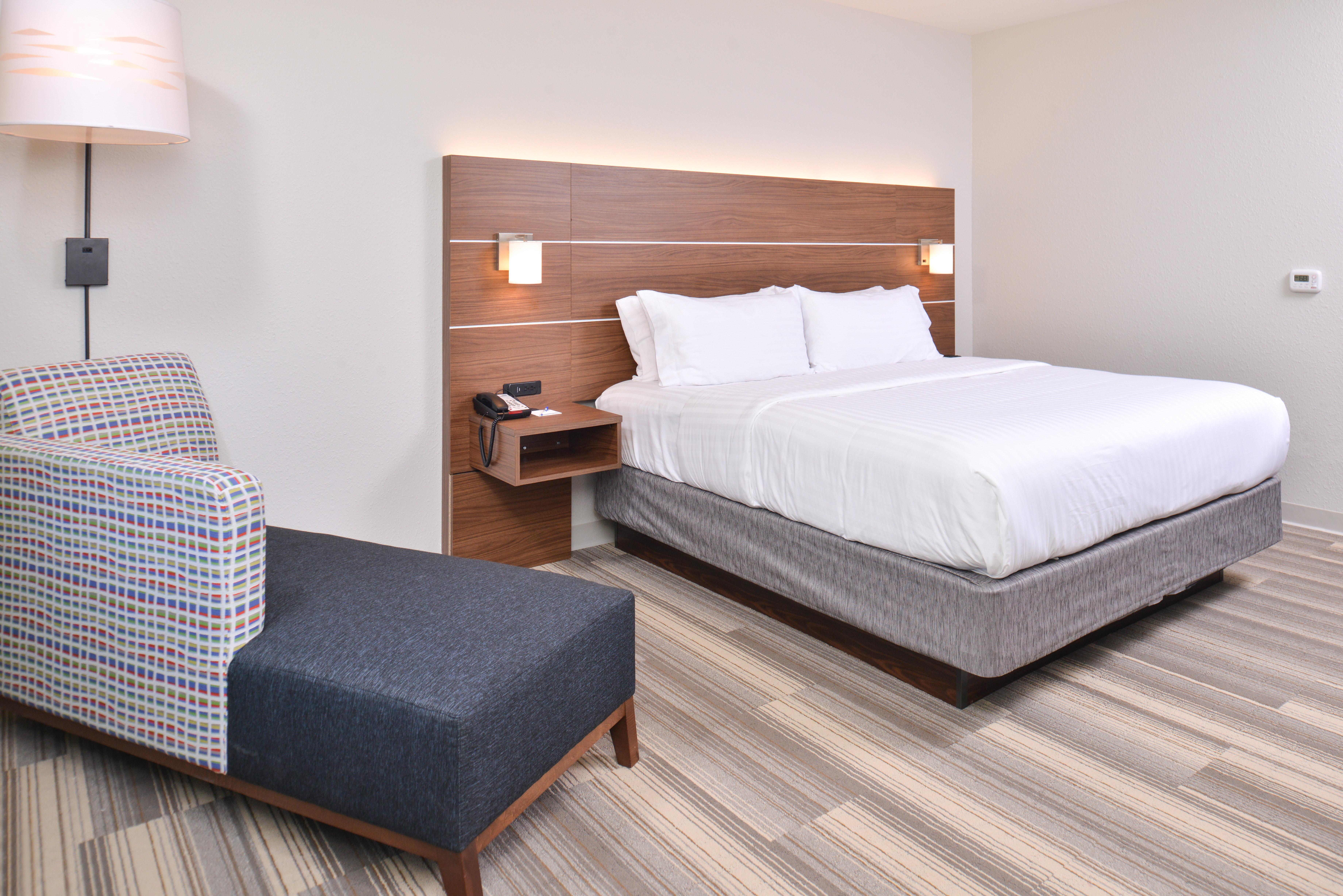 Holiday Inn Express & Suites Omaha Airport By Ihg Carter Lake Bagian luar foto