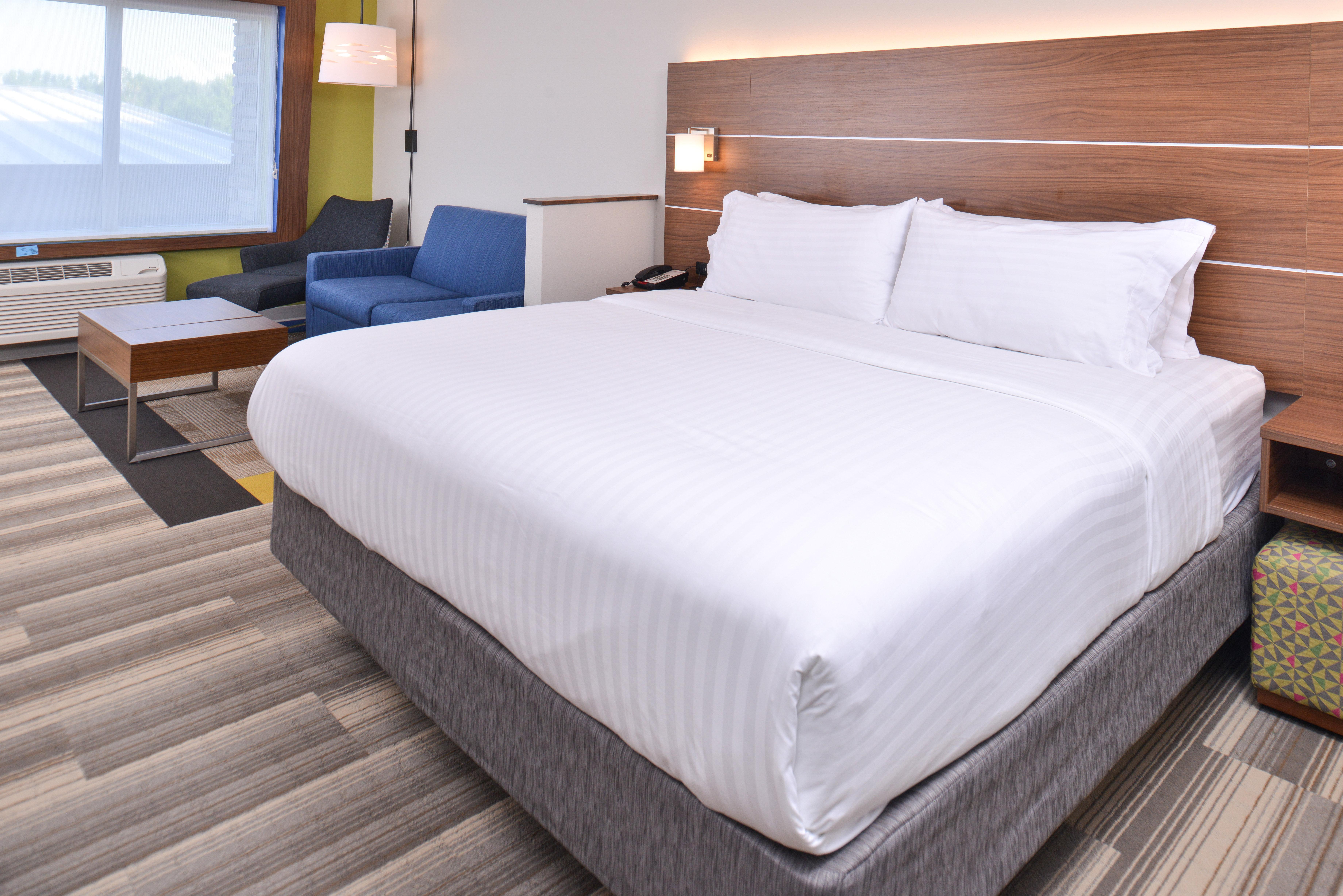 Holiday Inn Express & Suites Omaha Airport By Ihg Carter Lake Bagian luar foto