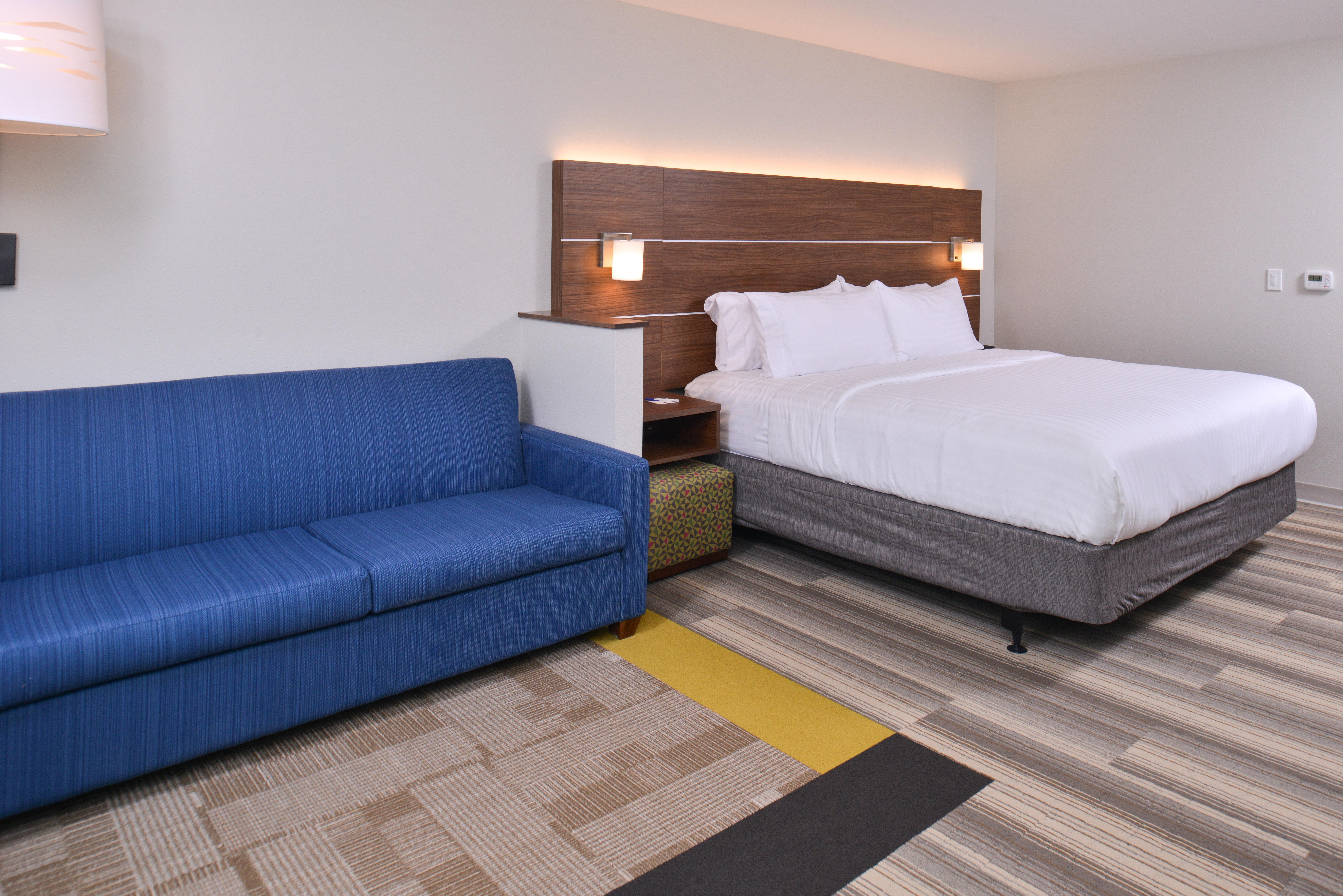Holiday Inn Express & Suites Omaha Airport By Ihg Carter Lake Bagian luar foto
