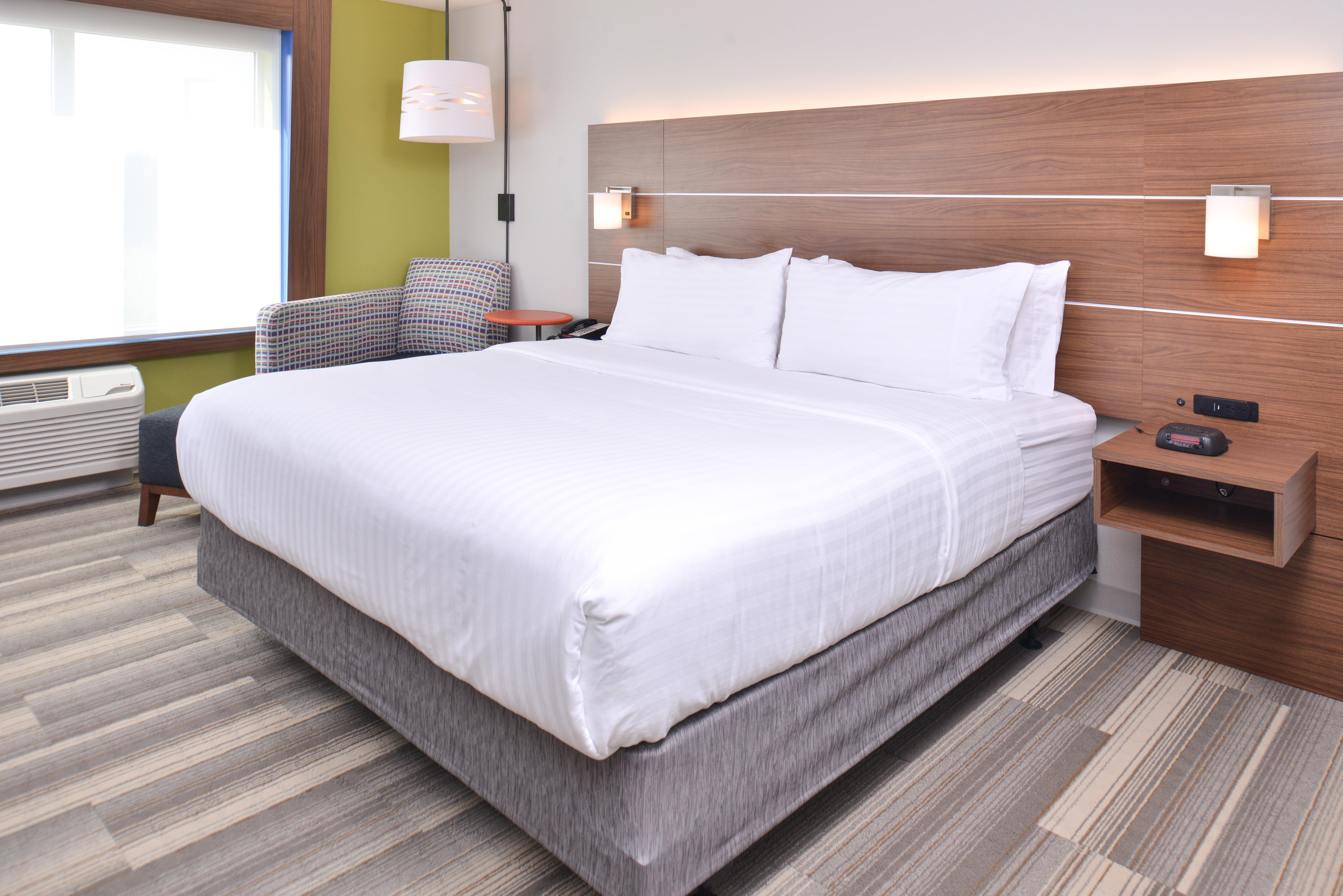 Holiday Inn Express & Suites Omaha Airport By Ihg Carter Lake Bagian luar foto