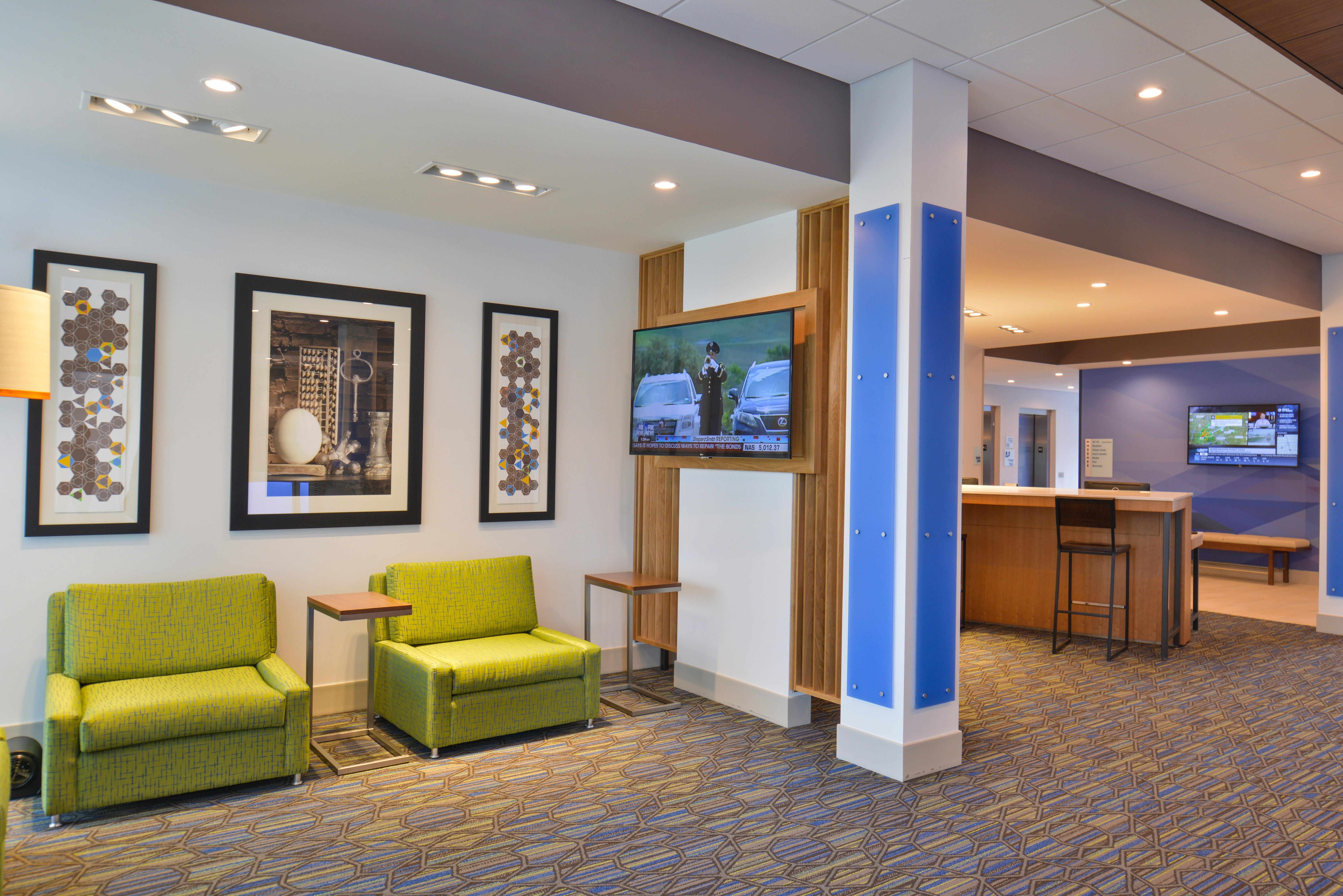 Holiday Inn Express & Suites Omaha Airport By Ihg Carter Lake Bagian luar foto
