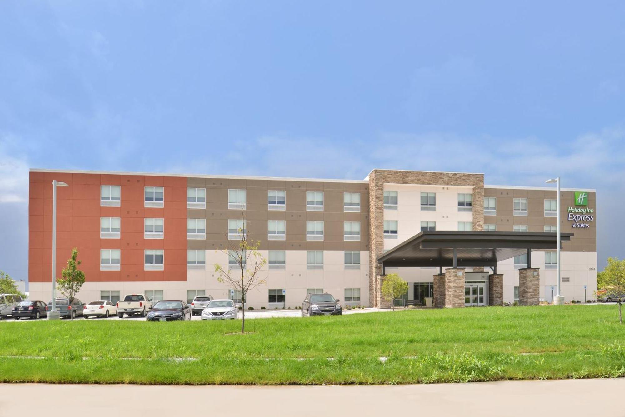 Holiday Inn Express & Suites Omaha Airport By Ihg Carter Lake Bagian luar foto