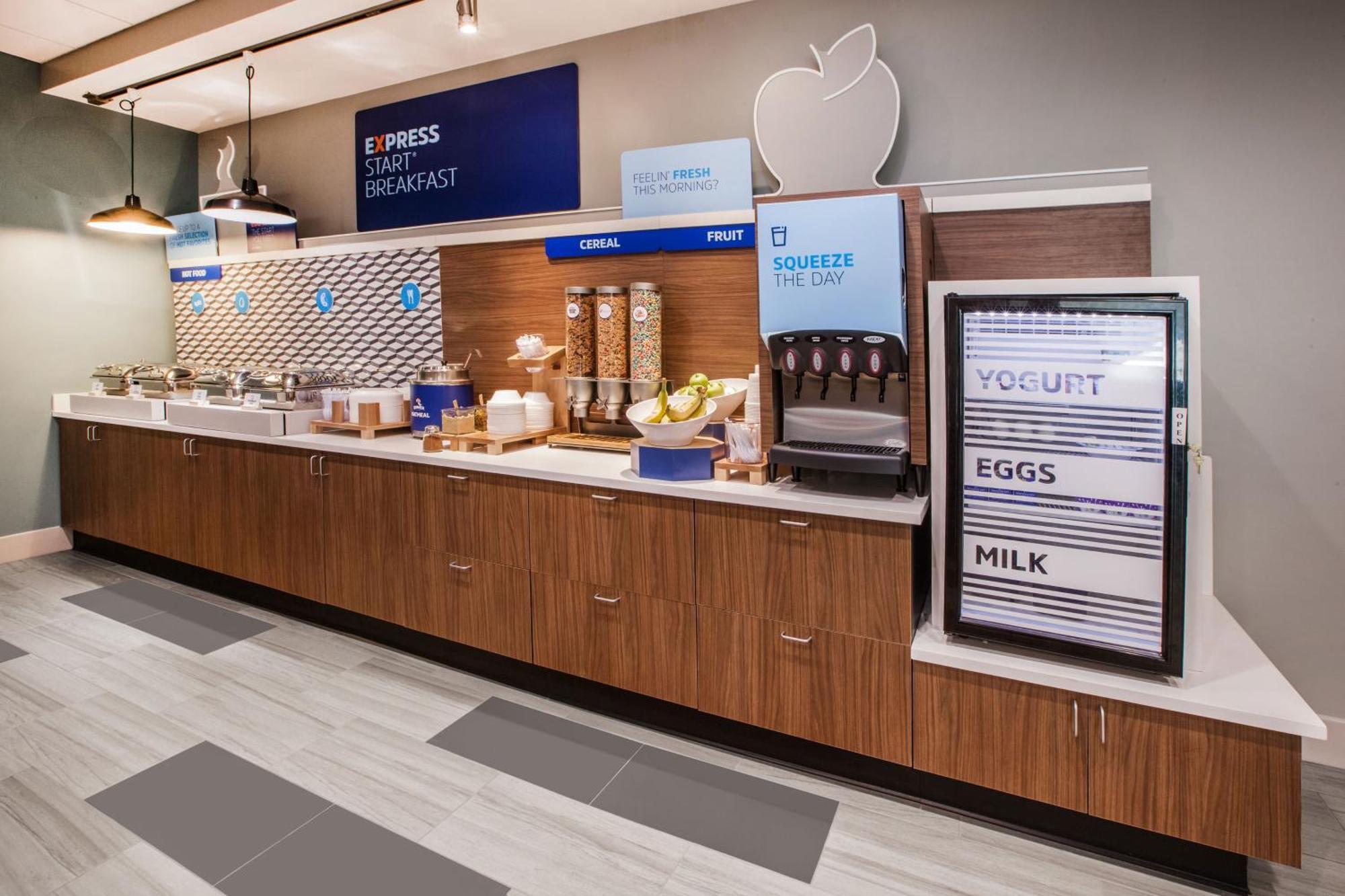 Holiday Inn Express & Suites Omaha Airport By Ihg Carter Lake Bagian luar foto