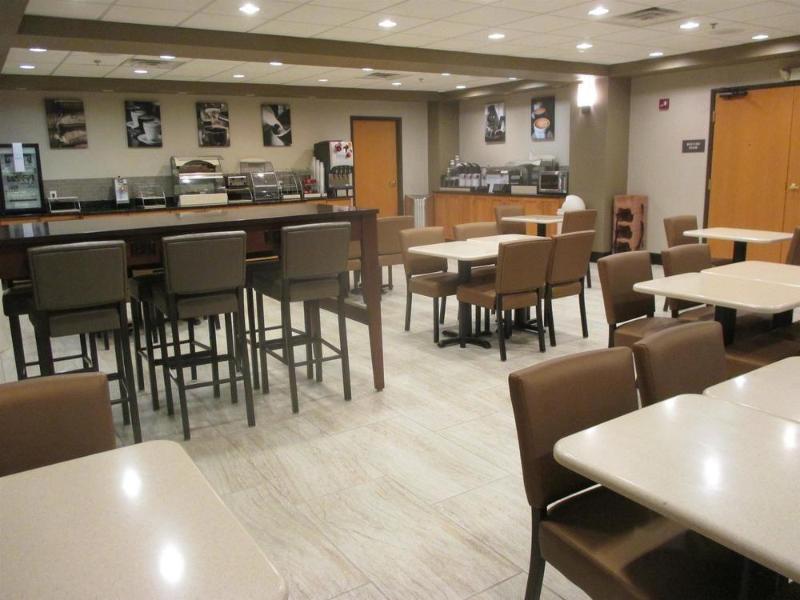 Holiday Inn Express & Suites Omaha Airport By Ihg Carter Lake Bagian luar foto