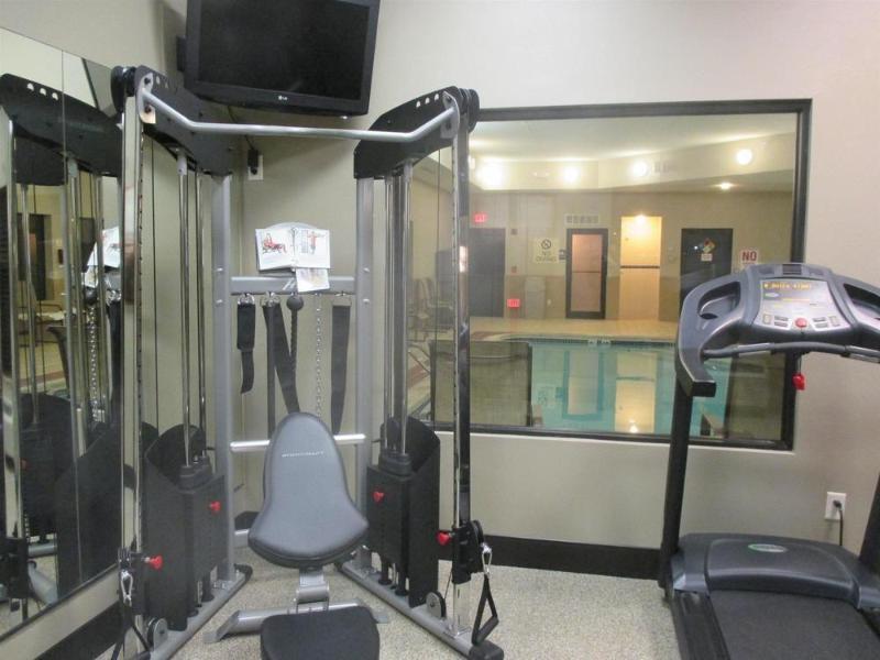 Holiday Inn Express & Suites Omaha Airport By Ihg Carter Lake Bagian luar foto