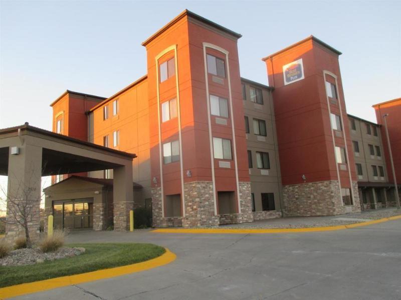 Holiday Inn Express & Suites Omaha Airport By Ihg Carter Lake Bagian luar foto